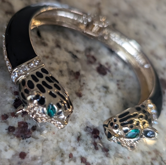 Betsey Johnson Leopard Hinged Bracelet - Picture 8 of 10